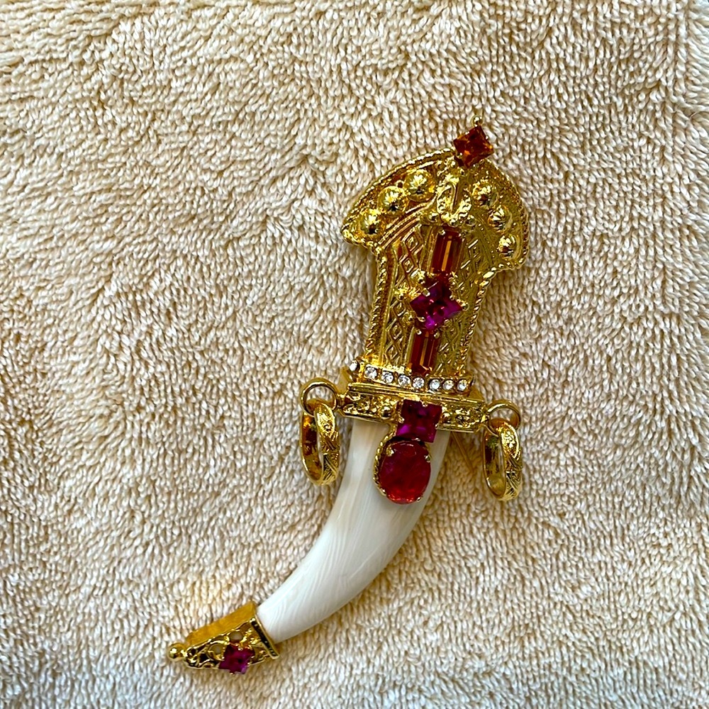 GIANFRANCO FERRE — GOLD AND GEM BROOCH - Picture 6 of 16